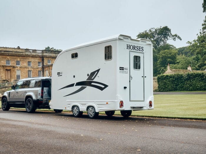 DAY-TREKA Horse Trailer for Sale at mito drinks