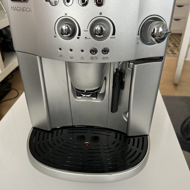 Delonghi ESAM4200 express coffee machine - Fast Shipping